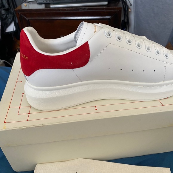 Athletic_Shoes